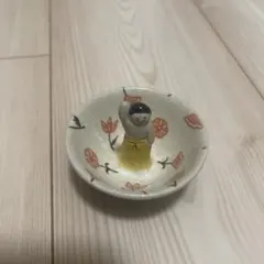舘真由美さん作 花柄陶器小皿 人形付き
