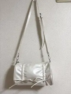 ホワイトショルダーバッグ リボン付き GRL