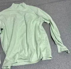 薄緑 タートルネック Tシャツ
