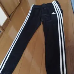 adidas ジャージパンツ 黒 3本ライン 横開くボタン付き