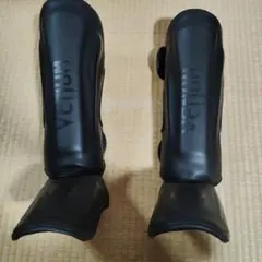 もち太郎様専用　VENUM レガース Lサイズ　黒ブラックキックボクシングMMA