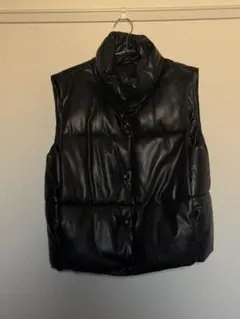 ブラック レザー風 ダウンベスト