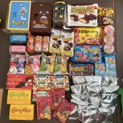 お菓子まとめ売り　チョコパイ　ほたて貝ひも　ゼリー　カロリーメイト　ロッカー　車のサムネイル