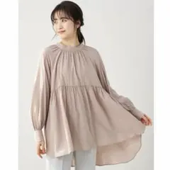 バックリボンギャザーチュニック 長袖ブラウス フレアシルエット ベージュのサムネイル