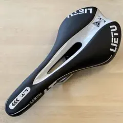 自転車サドル スポーツバイク仕様 薄型 ブラック白ラインのサムネイル