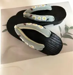 子供用下駄　花柄刺繍付き19cm 新品　5歳〜7歳