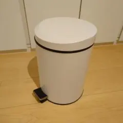 ⭐️送料込⭐️ ペダル式ゴミ箱 ホワイトのサムネイル