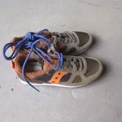 スニーカーのサムネイル