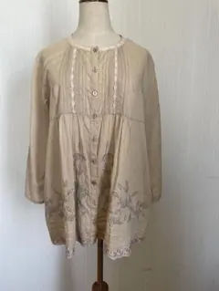 World class刺繍いりオーバーブラウス＠ベージュ