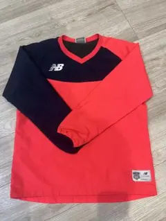 New Balance 140㌢長袖ピステ 赤黒 蛍光色