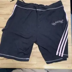 adidas！ハーフパンツ！！すみ黒✖︎ピンク3本ライン！