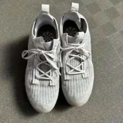 メッシュ スニーカー