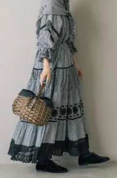 ぽ*ん様 サマンサモスモス kazumi ストール付きブラウスとサス付き刺繍スカ