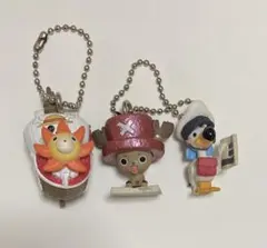 ワンピース　キーチェーンマスコット　チョッパー&ニュースクー　サウザンドサニー号