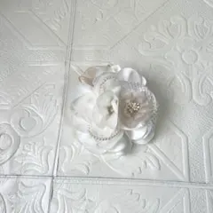 361 ハンドメイド コサージュ ビーズ　卒業式　入学式　アイボリー　フォーマル