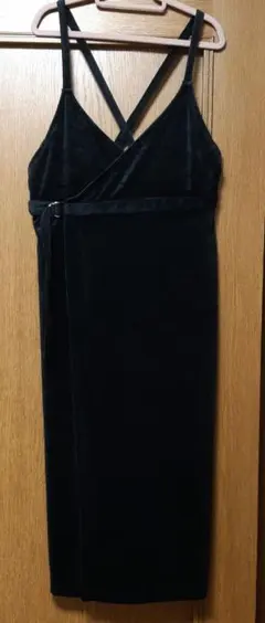 GU 黒 クロスストラップ タイトドレス