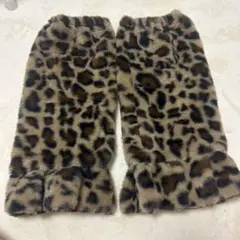 ヒョウ柄ファーレッグウォーマー