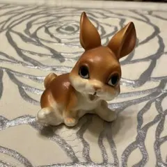 ウサギの陶器置物