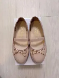 10. リボン付きピンクベージュバレエシューズ　18センチ