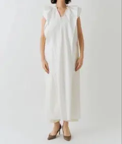 【新品】LE PHIL 白ロングワンピース ハイネック ノースリーブ　夏ワンピ 新品】LE PHIL 白ロングワンピース ハイネック ノースリーブ 夏ワンピ