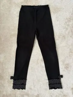 黒のドット柄フリル付きレギンス