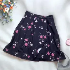 《MISCH MASCH》 花柄フレアスカート M 黒 ツータック ウエストゴムのサムネイル