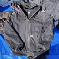 Carhartt フード付き黒ジャケット
