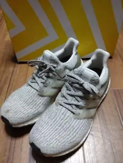 adidas Ultra Boost グレー/カーキ/ホワイト
