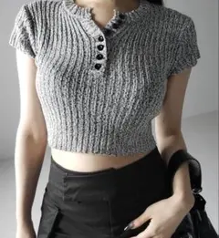 キーネック ニット