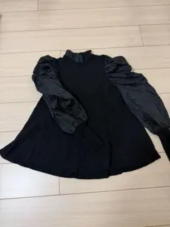 SNIDELボリュームスリーブ ハイネック 黒ニットトップス