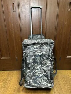 OAKLEY ボストンバッグ カモフラ柄デッドストック - メルカリ