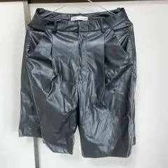 ZARA ブラック 合成皮革 ハーフパンツ