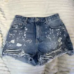 Bershka デニムショートパンツ 刺繍入り