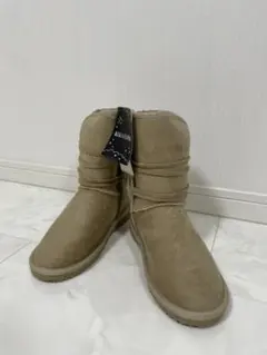 ムートンブーツのサムネイル