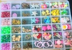 カラフルビーズとパーツセット