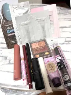 CEZANNEなどのメイク品とサンプルセット