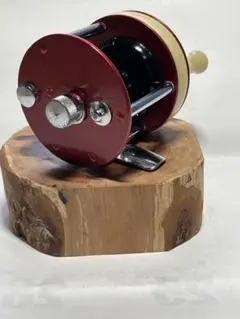 ABU 1750 A ベイトリール 赤/クリーム ABU 1750 A ベイトリール 赤 - メルカリ