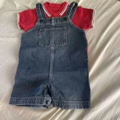 デニムオーバーオールと赤ポロシャツセット
