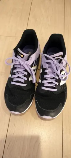 キッズランニングシューズ　New Balance HANZOj 23センチ黒/紫