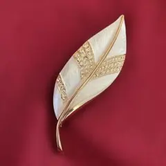 リーフ モチーフ ブローチ パールカラー×ゴールド スワロフスキー エレガント
