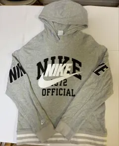 NIKE グレーパーカー　Ｍサイズ