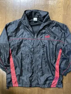 【 PUMA 】フード付きウィンドブレーカー 黒/赤《新品未使用》Mサイズ