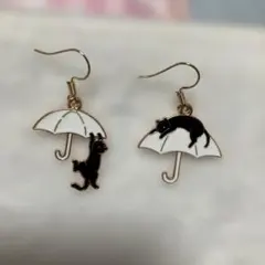 またまたお値下げ❣️新品未使用❣️黒猫ちゃんと傘のデザインピアス