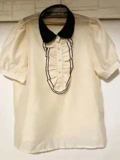 シースルー丸襟フリル付きクリーム色半袖ブラウス