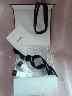 シャネル 香水の空箱（マグネット式）・紙袋・サンプル2点 フルセット