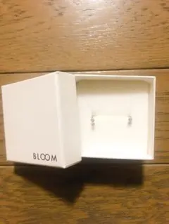 bloomピアスのサムネイル