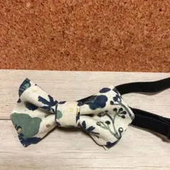 ハンドメイド★ミニリボンのオリーブ柄蝶ネクタイ★中厚麻混綿生地★生成り×紺系★