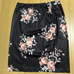 花柄タイトスカート 黒　大きいサイズ　W98