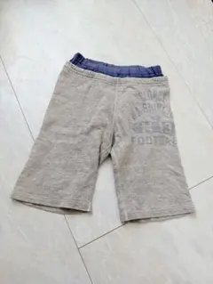 デニムダンガリー　グレー プリント ハーフパンツ　130