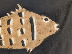アフリカ　泥染め　おおらかな魚柄　布　ファブリック